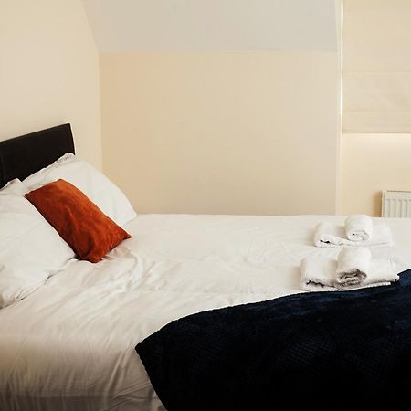 Avril Warwickshire Home Stay Nuneaton Buitenkant foto