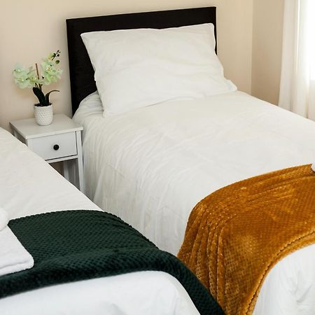 Avril Warwickshire Home Stay Nuneaton Buitenkant foto