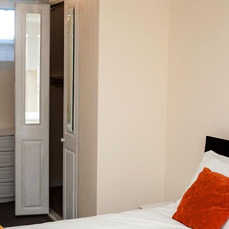 Avril Warwickshire Home Stay Nuneaton Buitenkant foto