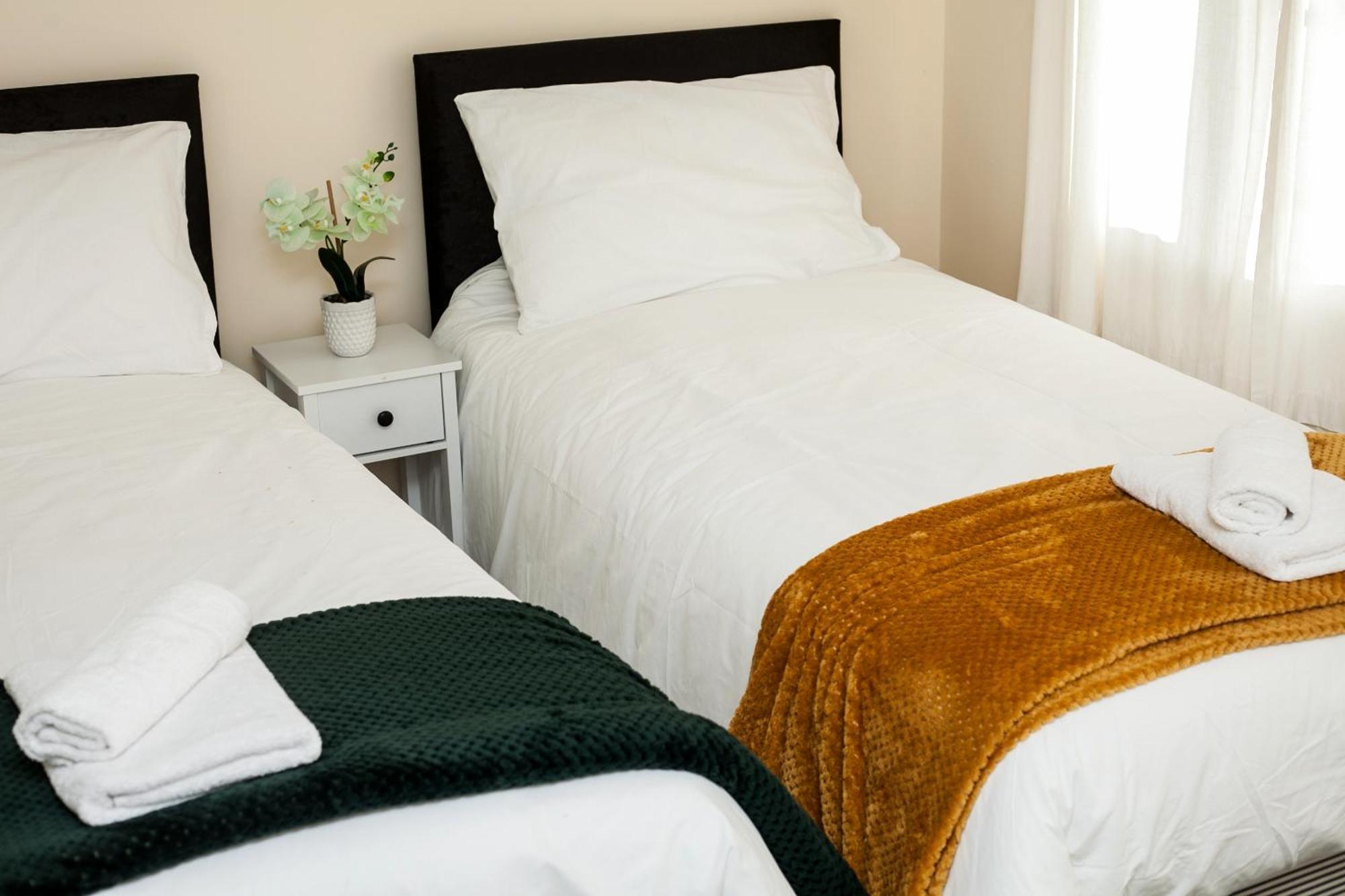 Avril Warwickshire Home Stay Nuneaton Buitenkant foto