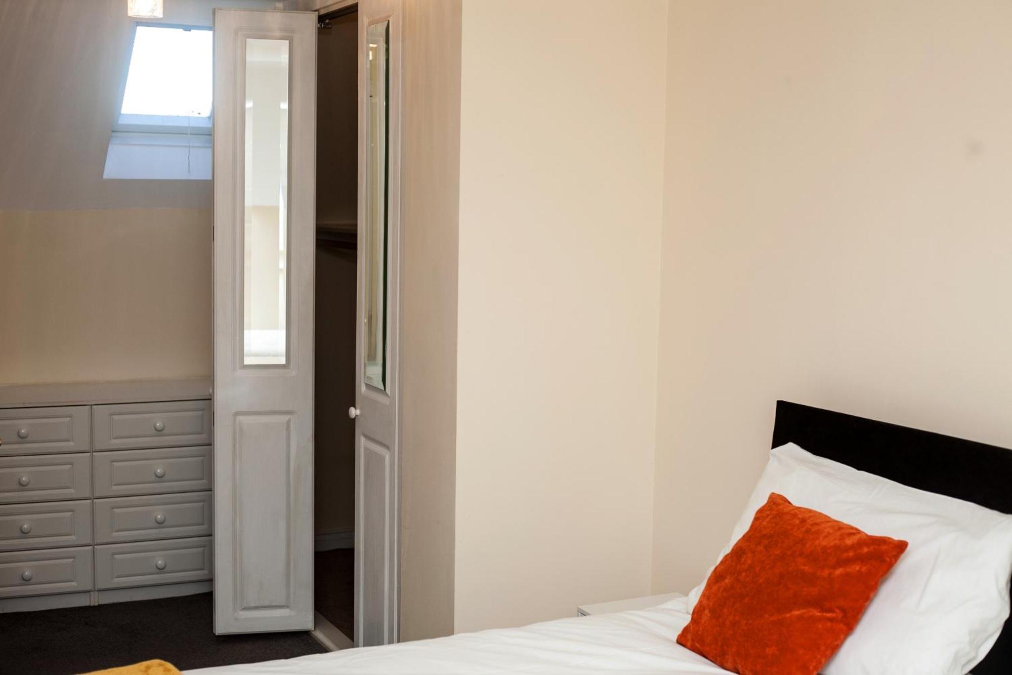 Avril Warwickshire Home Stay Nuneaton Buitenkant foto