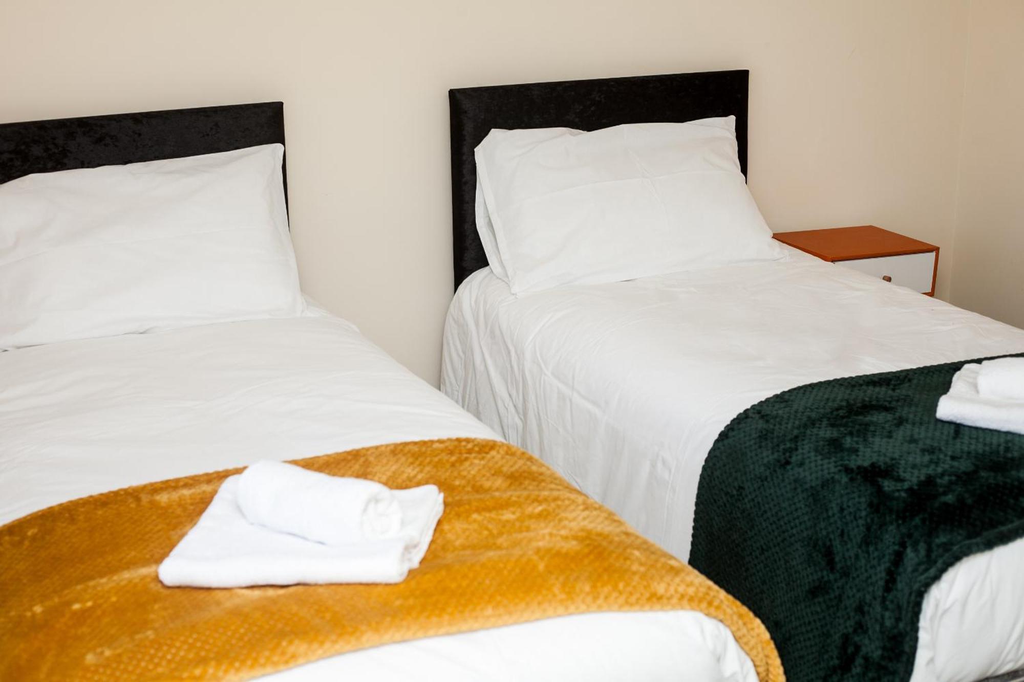 Avril Warwickshire Home Stay Nuneaton Buitenkant foto