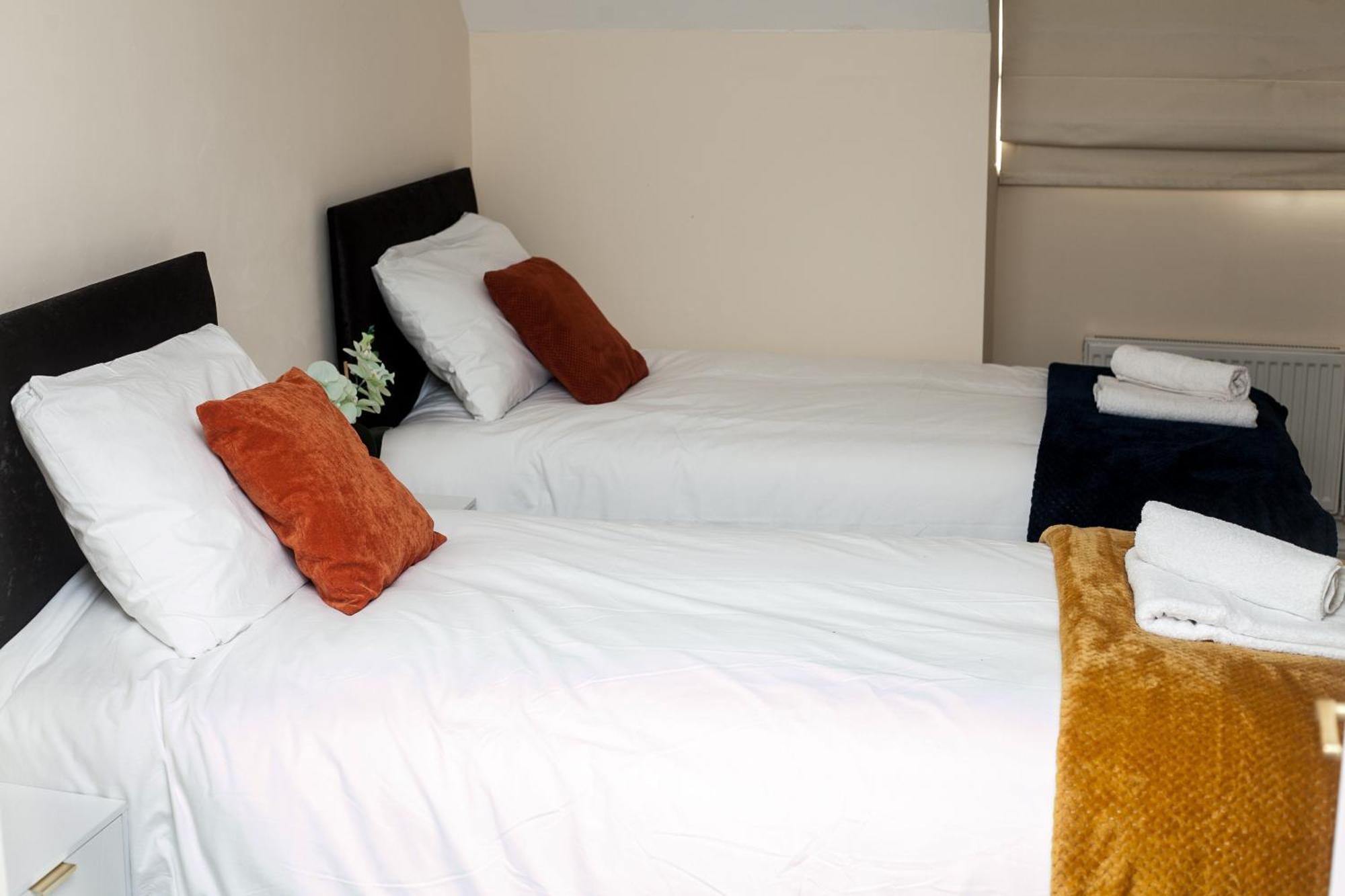 Avril Warwickshire Home Stay Nuneaton Buitenkant foto