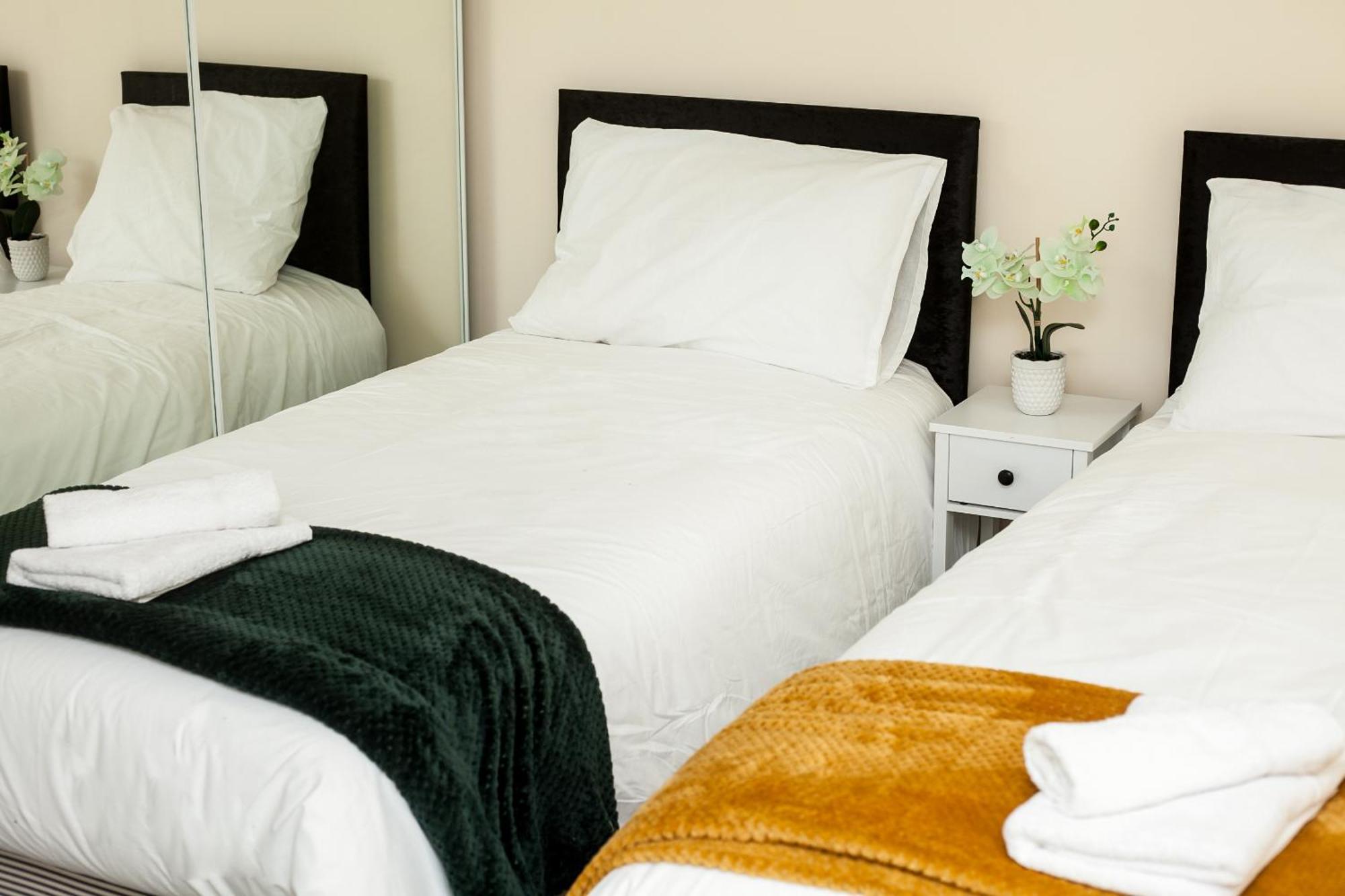 Avril Warwickshire Home Stay Nuneaton Buitenkant foto