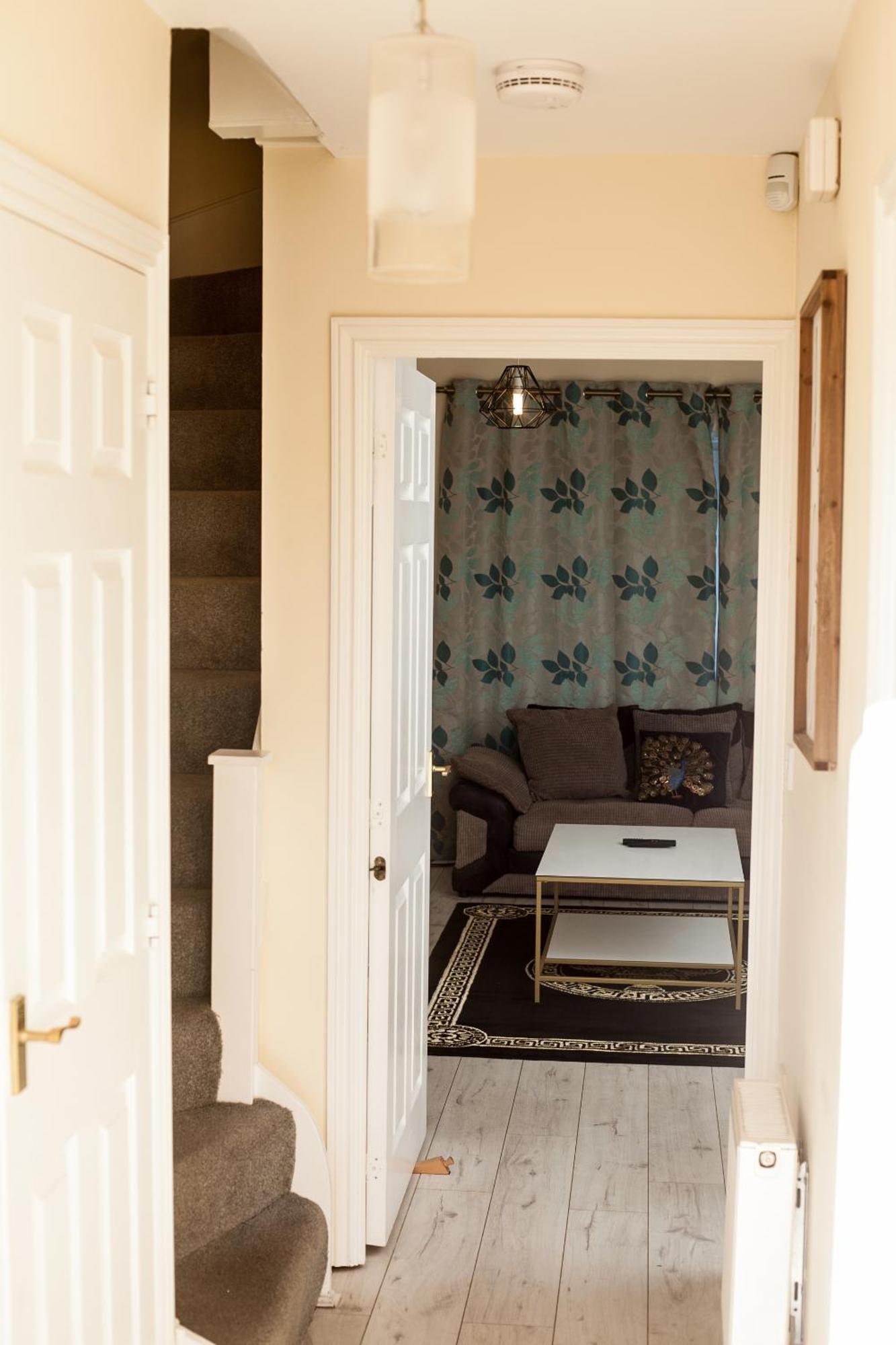 Avril Warwickshire Home Stay Nuneaton Buitenkant foto