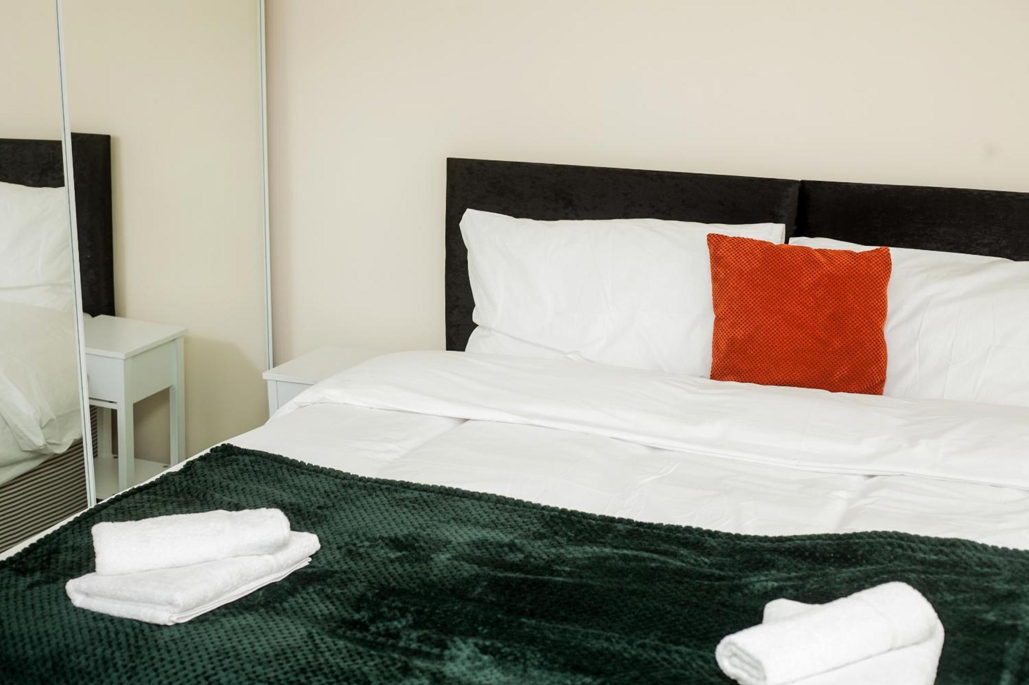 Avril Warwickshire Home Stay Nuneaton Buitenkant foto
