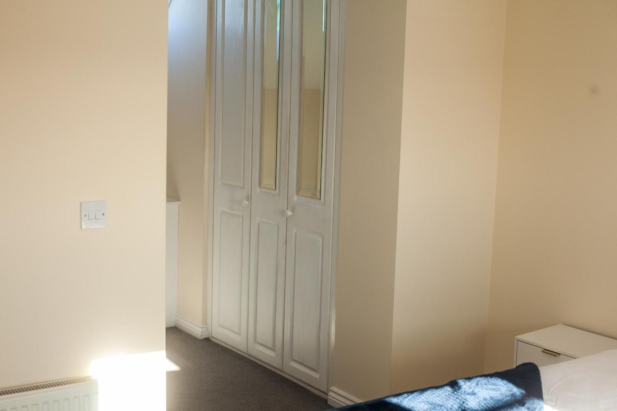 Avril Warwickshire Home Stay Nuneaton Buitenkant foto