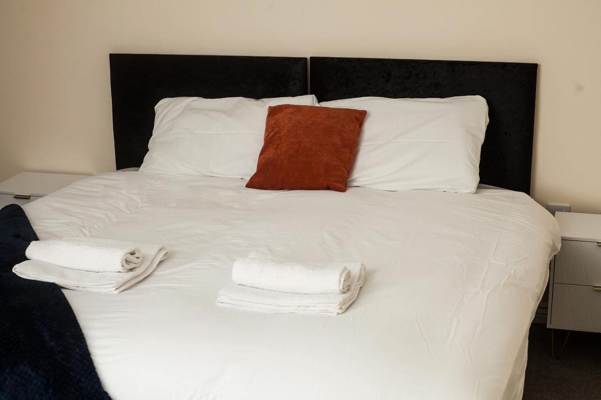 Avril Warwickshire Home Stay Nuneaton Buitenkant foto