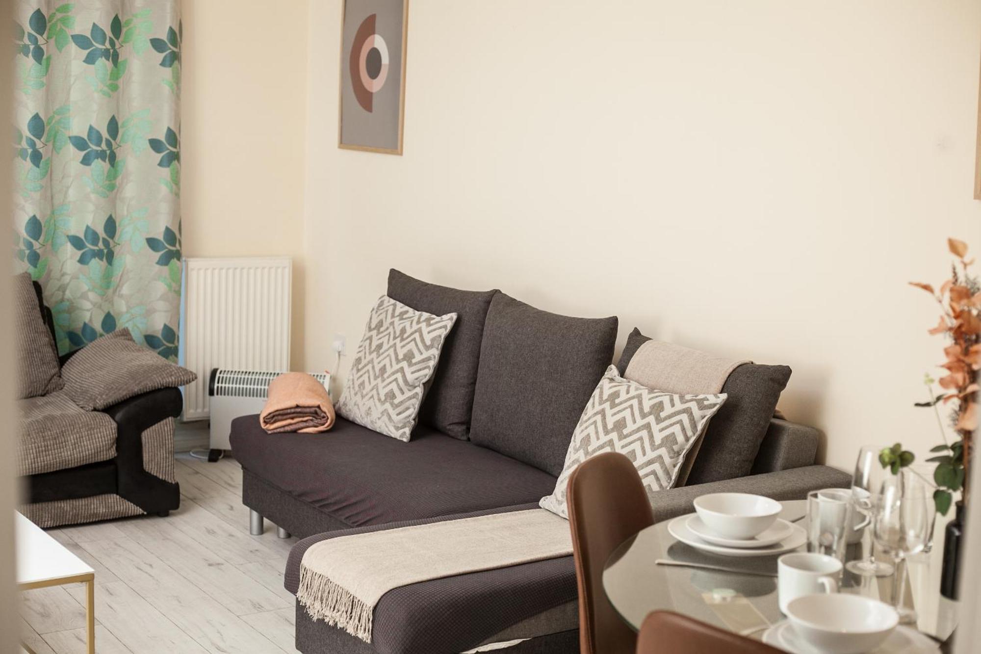 Avril Warwickshire Home Stay Nuneaton Buitenkant foto
