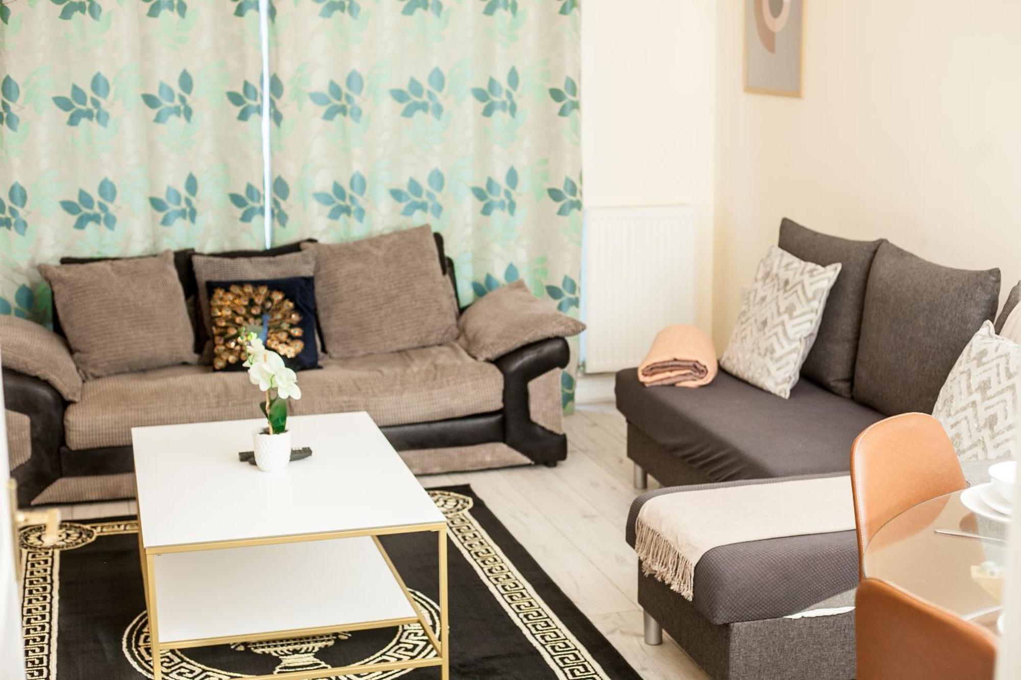 Avril Warwickshire Home Stay Nuneaton Buitenkant foto