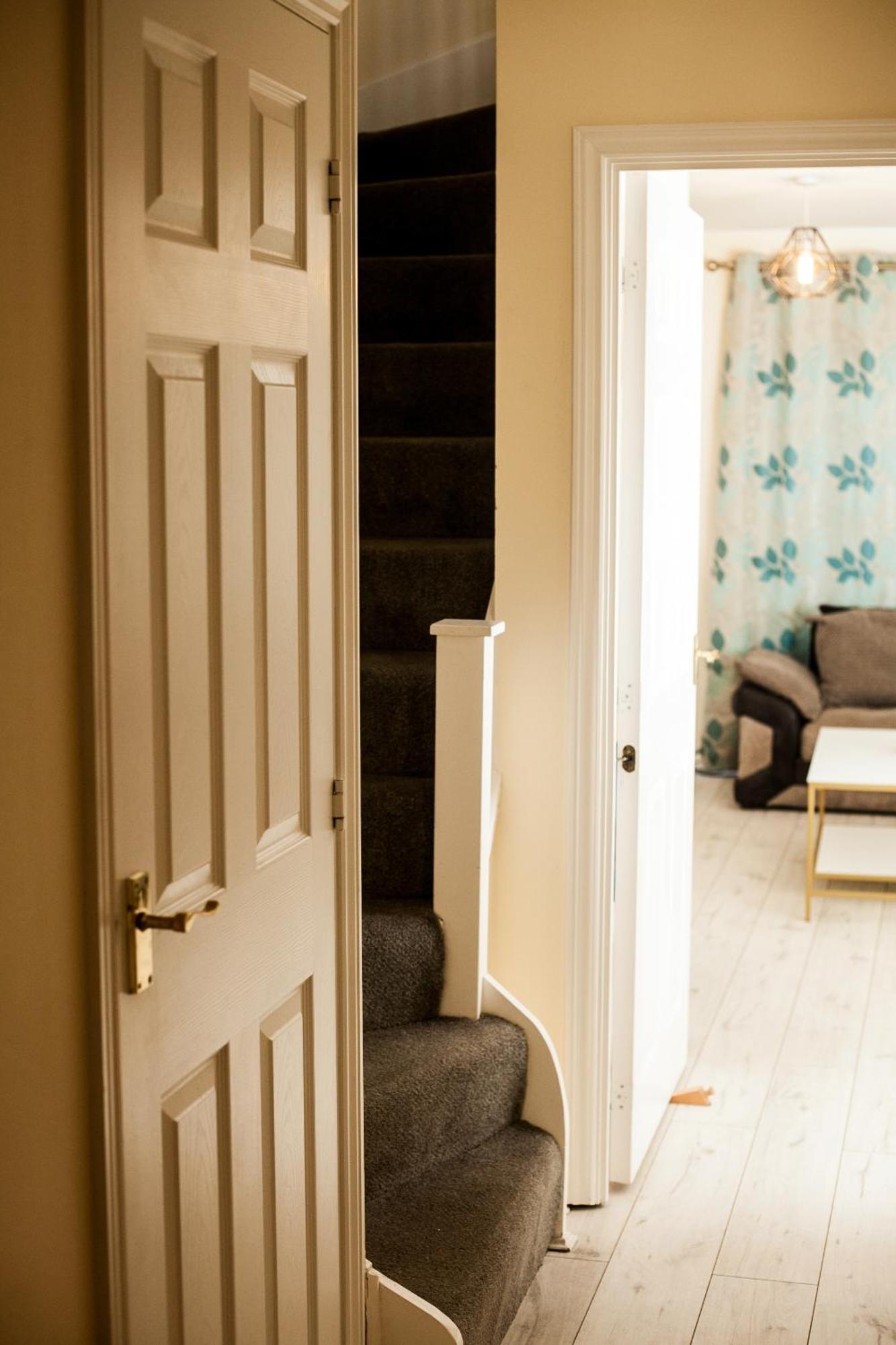 Avril Warwickshire Home Stay Nuneaton Buitenkant foto