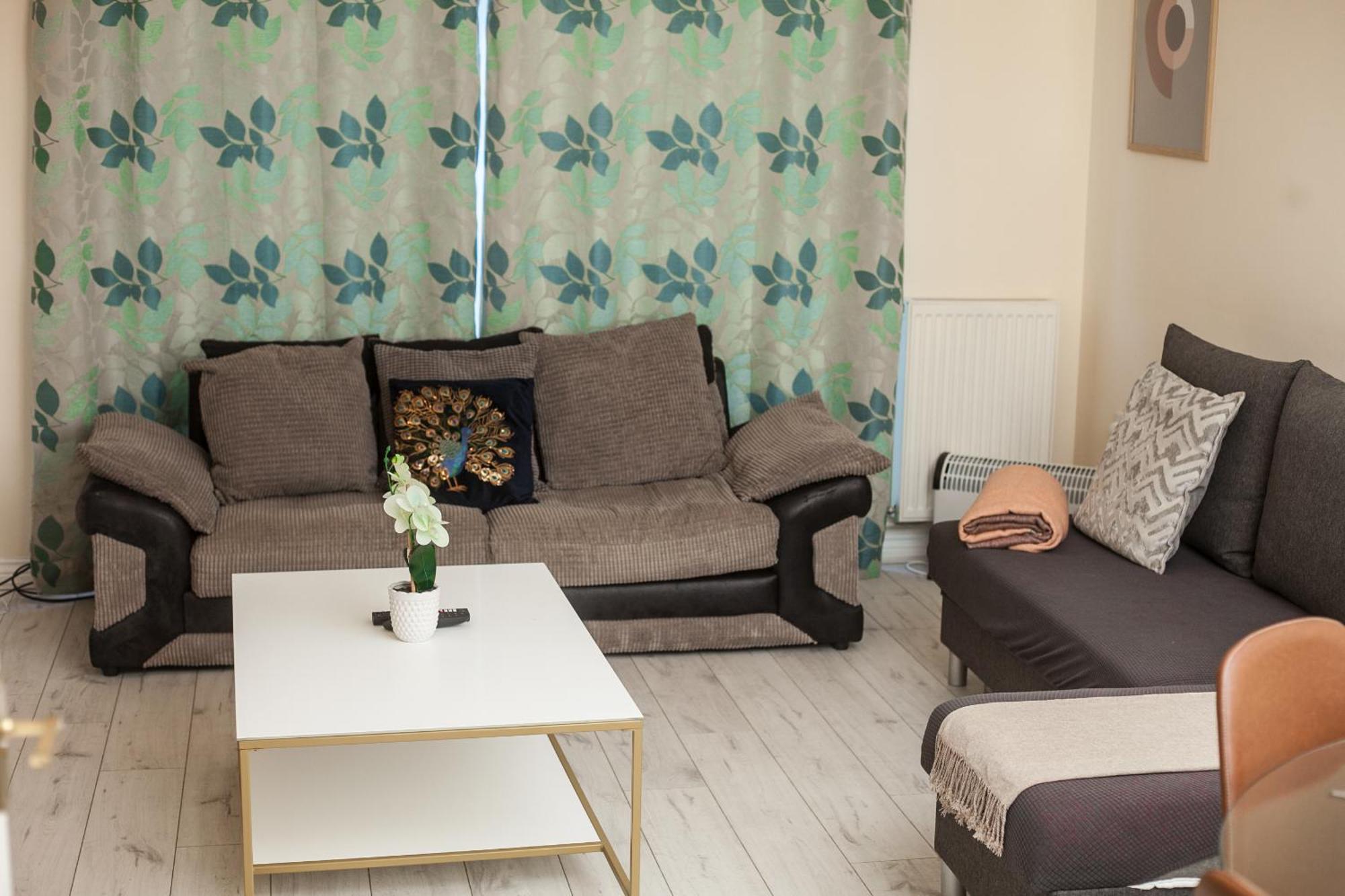 Avril Warwickshire Home Stay Nuneaton Buitenkant foto