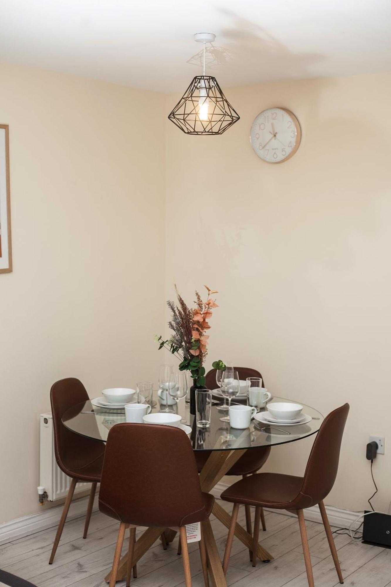 Avril Warwickshire Home Stay Nuneaton Buitenkant foto
